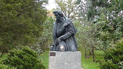 In which town is Gosławski's famous monument to Chopin located?