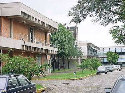 Which district of Belo Horizonte is UFMG's main campus located in?