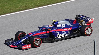 Which team promoted Alex Albon from Toro Rosso in mid-2019?