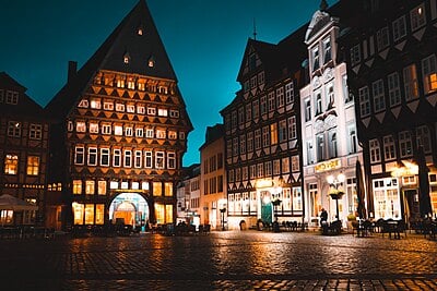 [url class="tippy_vc" href="#1667358"]Despetal[/url] occupies an area of 15.03 square kilometre. What is the area occupied by Hildesheim?