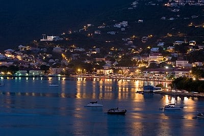 What is the name of the island that protects Charlotte Amalie's harbor?