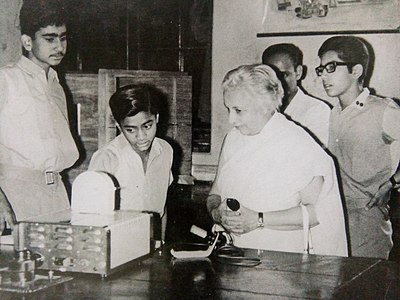 Who succeeded Vijaya Lakshmi Pandit as the Prime Minister of India?