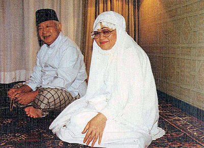 How long did Suharto's dictatorship last?