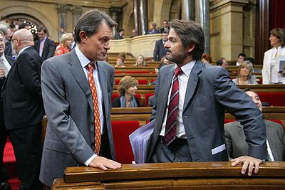 What is Artur Mas's first language?