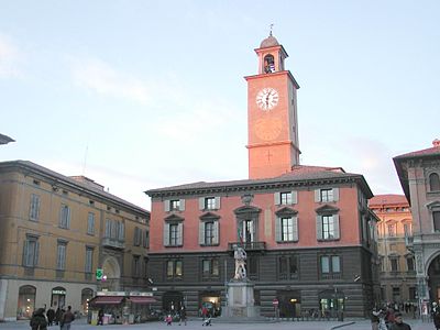 What is the name of the main square in Reggio Emilia?
