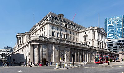 Who has the responsibility for managing monetary policy in the Bank of England?