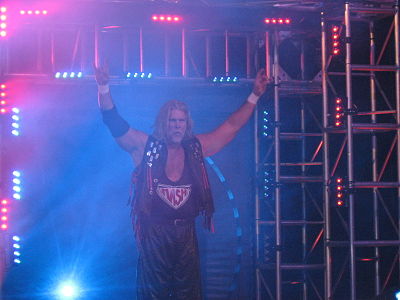 Who did Kevin Nash partner with to form the New World Order (nWo) in WCW?