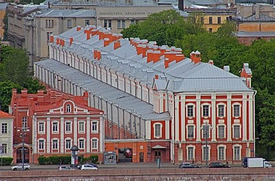 What type of university is Saint Petersburg State University?