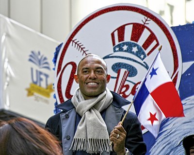 What is the name of Mariano Rivera's charitable foundation?