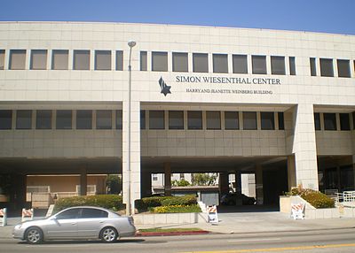 What was the name of the center Simon Wiesenthal co-founded in 1947?