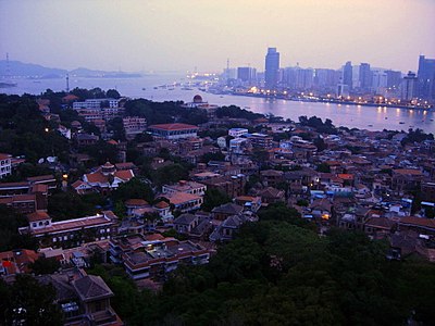 What is the population of Xiamen as of 2022?