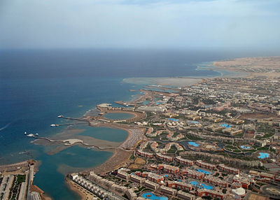 Which desert surrounds Hurghada?