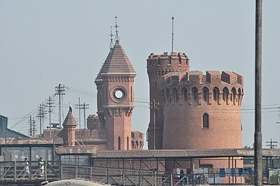 What is the main railway station in Lahore called?