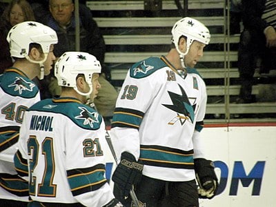 Who was the last NHL player Thornton played against from the 1990s era?