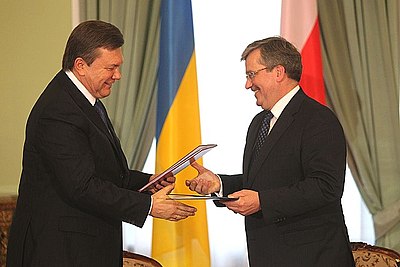 What organizations has Viktor Yanukovych been a part of?[br](Select 2 answers)