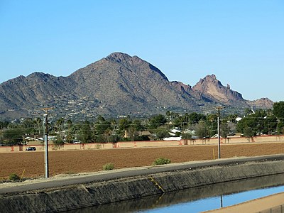 How many households are there in Phoenix? [br] (information updated in 2020)