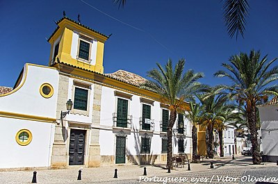 What is the name of Faro's main pedestrian street?