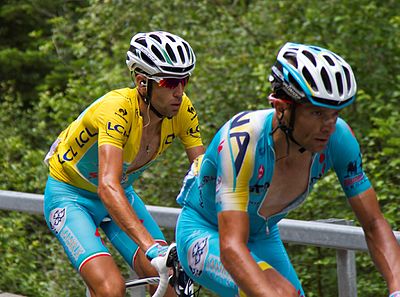 Who was stripped of victories that promoted Scarponi to first place in the 2011 Giro d'Italia?