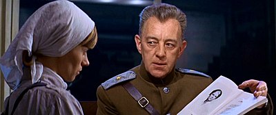 Who knighted Alec Guinness?