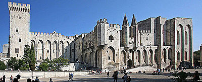 What type of architecture is the Palais des Papes known for?