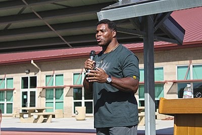 Which team did Herschel Walker join after the USFL folded?