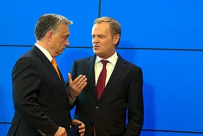 Before co-founding PO, which party did Tusk's KLD merge with in 1994?