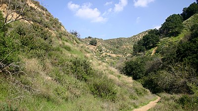 Which indigenous people originally settled in the Santa Clarita Valley?
