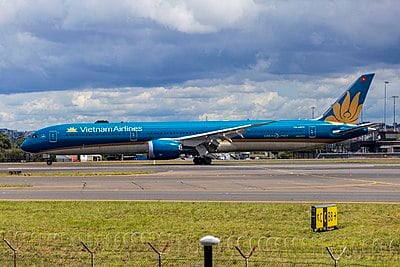 How many destinations does Vietnam Airlines fly to?