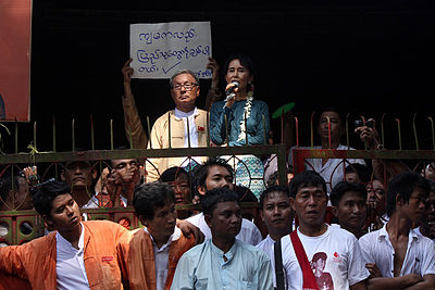 What does Aung San Suu Kyi look like?