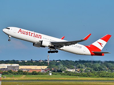 How many domestic destinations does Austrian Airlines serve as of July 2016?