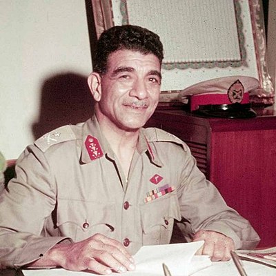 Who did Mohamed Naguib force to abdicate in 1952?