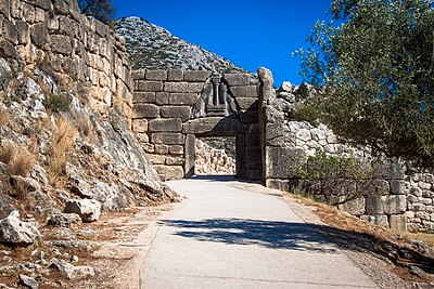 What was the population of Mycenae at its peak in 1350 BC?