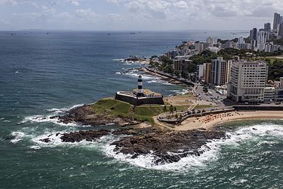 What is the nickname of Salvador's historic center?