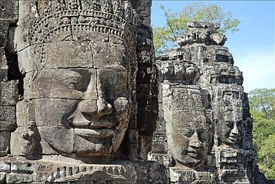 What is the approximate size of the urban sprawl of Angkor?