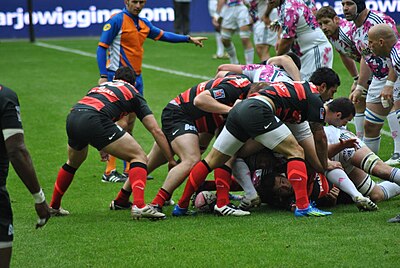 What is the seating capacity of Stade Jean-Bouin, the traditional home of Stade Français?