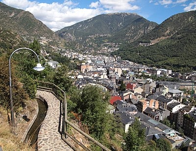 What is the official language of Andorra la Vella?