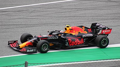 Who replaced Sergio Pérez at McLaren in the 2014 season?