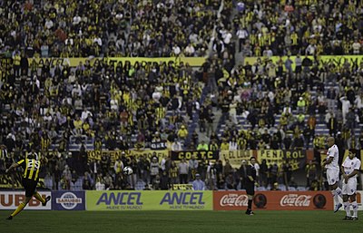 Which player scored the winning goal in Peñarol's last Copa Libertadores final?