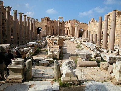 Who reinstated Leptis Magna as the provincial capital?