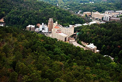 What mountain range is Hot Springs, Arkansas located in?