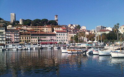 Which mountain range is located near Cannes?