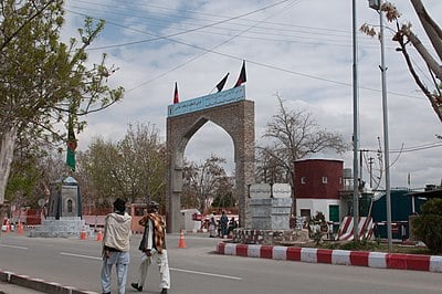 Which major highway connects Ghazni to Kabul and Kandahar?