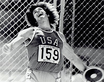 What sport did Caitlyn Jenner win a gold medal in at the 1976 Summer Olympics?