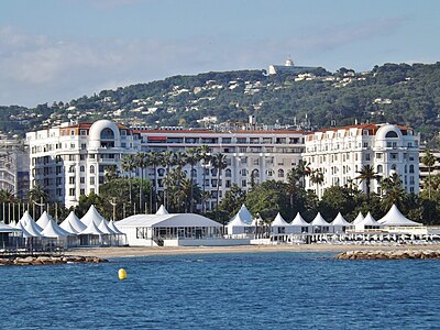 Which island group is located off the coast of Cannes?