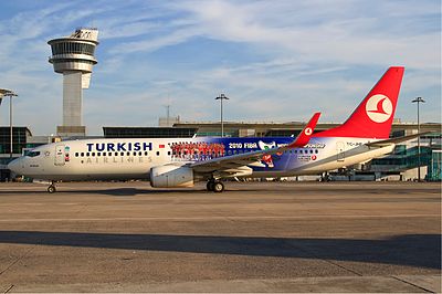 In which Istanbul district is Turkish Airlines' corporate headquarters located?