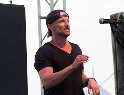 Daniel Powter is known for which breakout hit song?