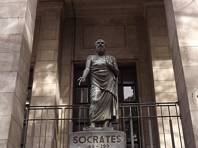 Which school of philosophy did Socrates' teachings help to establish?