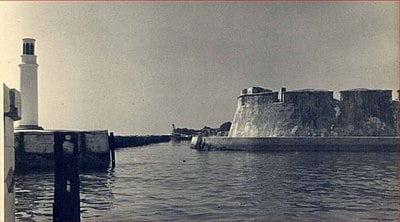 What was the purpose of the fortifications and gates in ancient Malé?