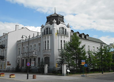 What is the name of the popular puppet theater in Białystok?