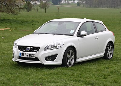 What type of vehicles does Volvo Cars primarily manufacture?